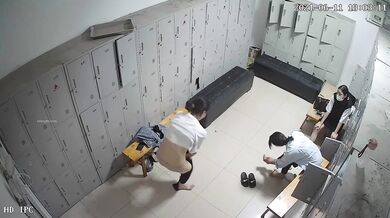 舞蹈班《监控破解》偷拍多位美女学员后台换衣服1 (20)